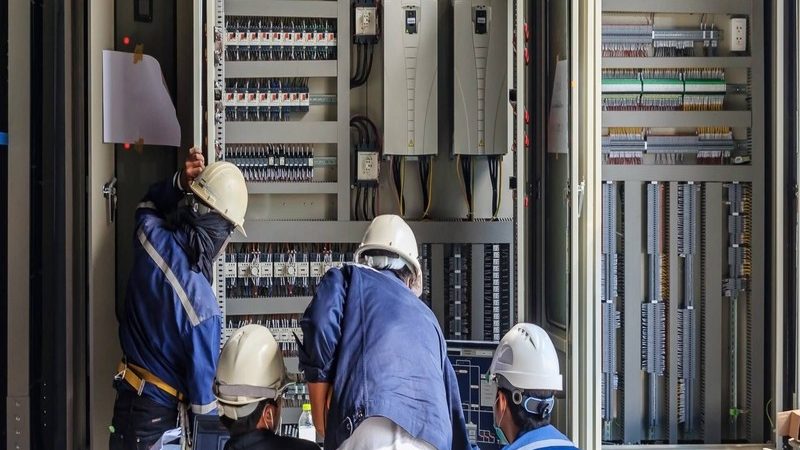 Cost Factors to Consider When Hiring a Commercial Electrician