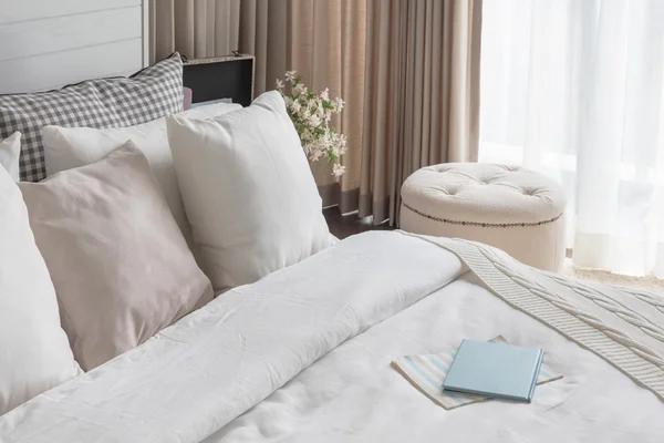 Comparing cotton and luxury linen bedding for better comfort
