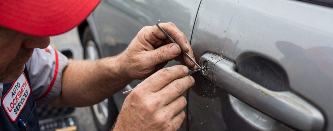 Car door lock repair locksmith vs mechanic: Understanding Your Options